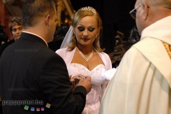 Győr, Baci, esküvő, rendezvényfotó, násznép, templom, férj, feleség, pap, menyasszony, vőlegény, buli, vacsora