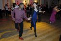 London, Anglia, Haileybury, GNSH, lindy hop, swing, Valentines dinner & bal, party, tánc, piros cipő, kék kosztüm
